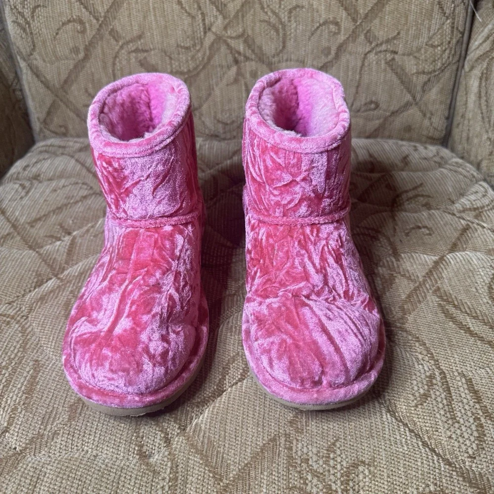 UGG 1142070k classic mini II velvet boot girls pink raspberry fur new size 5 EUC